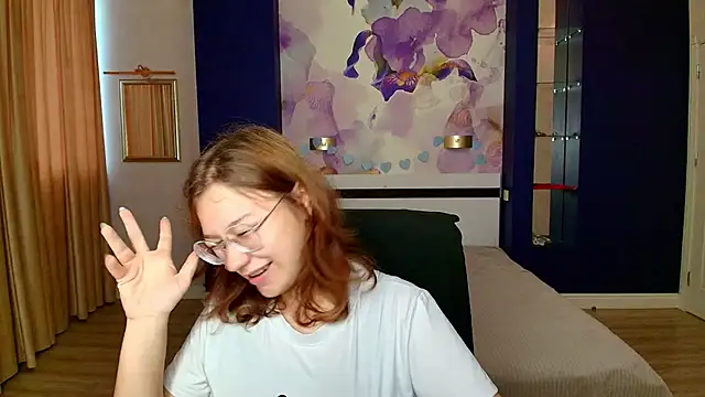 Snapshot of AngelinaLow chatting on 11/13/25, 12:26 AngelinaLow online show from 11/13/25, 12:26