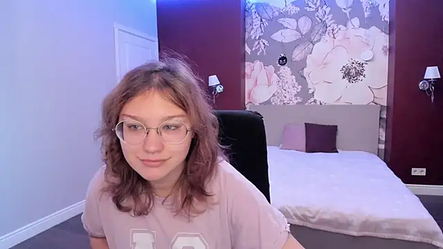 Snapshot of AngelinaLow chatting on 11/22/25, 06:34 AngelinaLow online show from 11/22/25, 06:34