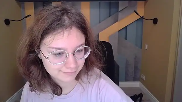 Snapshot of AngelinaLow chatting on 11/23/25, 06:24 AngelinaLow online show from 11/23/25, 06:24