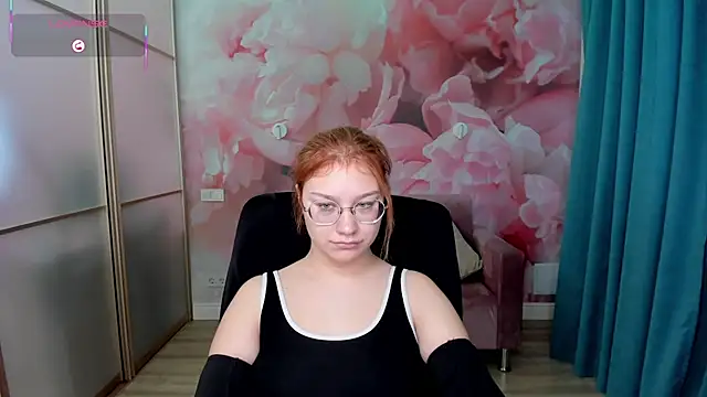 Snapshot of AngelinaLow chatting on 12/04/25, 12:36 AngelinaLow online show from 12/04/25, 12:36