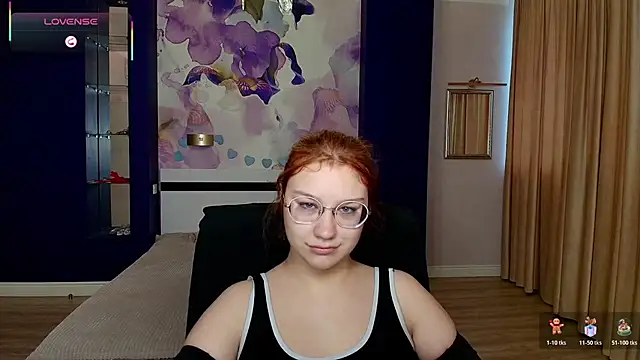 Snapshot of AngelinaLow chatting on 12/05/25, 12:25 AngelinaLow online show from 12/05/25, 12:25