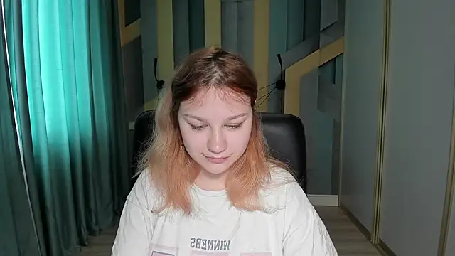 AngelinaLow online show from 04/30/26, 11:27