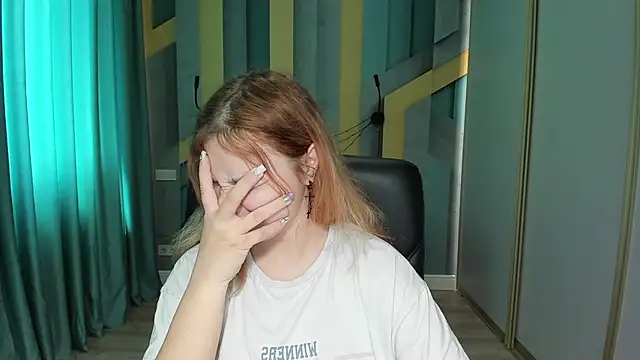 AngelinaLow online show from 05/04/26, 11:28
