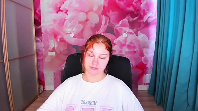 AngelinaLow online show from 06/07/26, 05:33