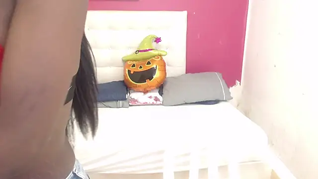 Snapshot of goldenn_ass1 chatting on 11/15/25, 03:26 goldenn ass1 online show from 11/15/25, 03:26