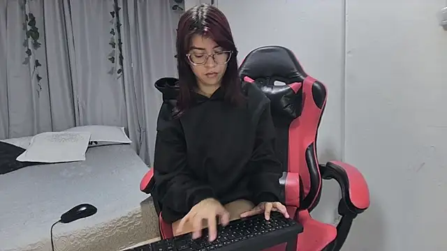 sarah sm online show from 06/09/26, 03:56
