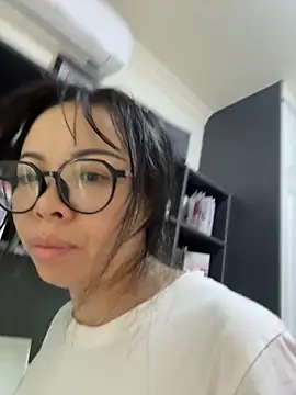 aa520uv online show from 09/30/25, 01:54