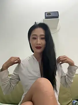 Snapshot of linger-23 chatting on 10/21/25, 01:34 linger-23 online show from 10/21/25, 01:34