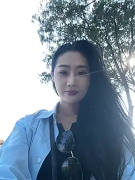 Snapshot of linger-23 chatting on 10/26/25, 07:14 linger-23 online show from 10/26/25, 07:14