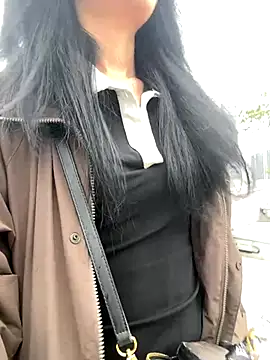 Snapshot of linger-23 chatting on 10/28/25, 05:00 linger-23 online show from 10/28/25, 05:00