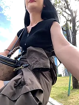 Snapshot of linger-23 chatting on 10/29/25, 05:42 linger-23 online show from 10/29/25, 05:42