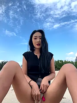 Snapshot of linger-23 chatting on 11/02/25, 07:55 linger-23 online show from 11/02/25, 07:55