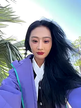 Snapshot of linger-23 chatting on 11/29/25, 07:00 linger-23 online show from 11/29/25, 07:00