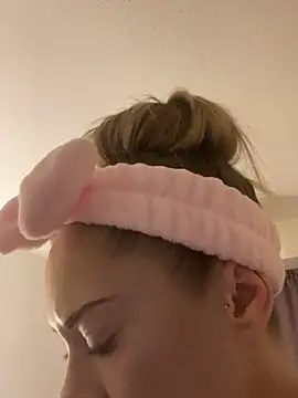 Snapshot of Amy-Storm chatting on 03/12/25, 10:07 Amy-Storm online show from 03/12/25, 10:07