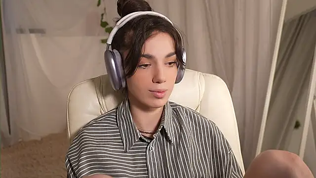 mystica  online show from 11/29/25, 12:08