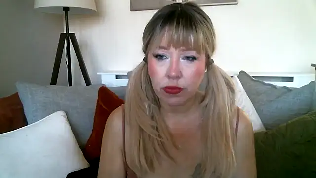 MissHoneyPenny online show from 04/07/26, 09:21