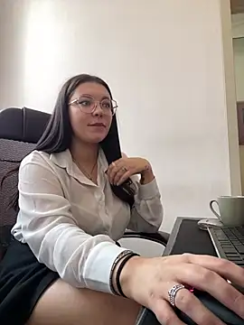 Karen Holmss online show from 03/15/25, 01:40