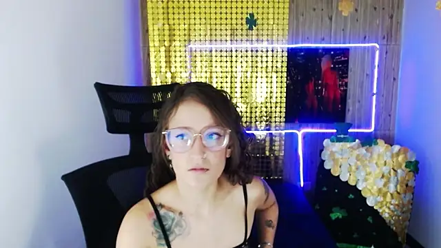 Snapshot of perla_purpura chatting on 03/15/25, 01:40 perla purpura online show from 03/15/25, 01:40