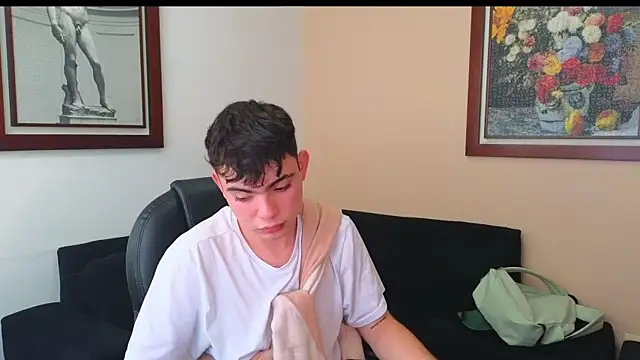 Snapshot of lukeboyce33 chatting on 09/24/25, 09:40 lukeboyce33 online show from 09/24/25, 09:40