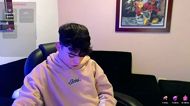 Snapshot of lukeboyce33 chatting on 10/25/25, 12:29 lukeboyce33 online show from 10/25/25, 12:29