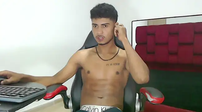 Snapshot of FelipeBrais chatting on 03/13/25, 01:29 FelipeBrais online show from 03/13/25, 01:29