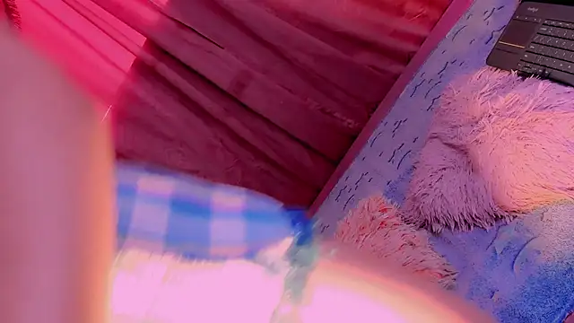 Snapshot of Mariana-ofc chatting on 09/24/25, 12:08 Mariana-ofc online show from 09/24/25, 12:08