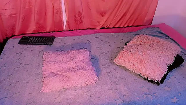 Snapshot of Mariana-ofc chatting on 11/11/25, 11:10 Mariana-ofc online show from 11/11/25, 11:10