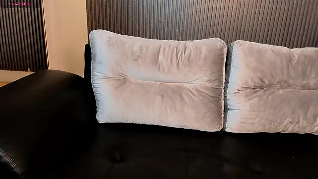 Snapshot of Saray_Millerr chatting on 03/14/25, 08:28 Saray Millerr online show from 03/14/25, 08:28