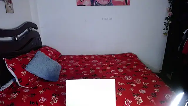 Snapshot of Tu-Reina chatting on 10/16/25, 03:07 Tu-Reina online show from 10/16/25, 03:07