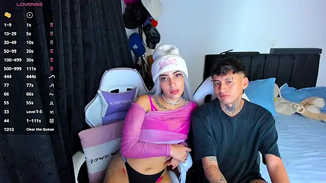 Snapshot of Alex_Sabrina chatting on 03/13/25, 03:33 Alex Sabrina online show from 03/13/25, 03:33