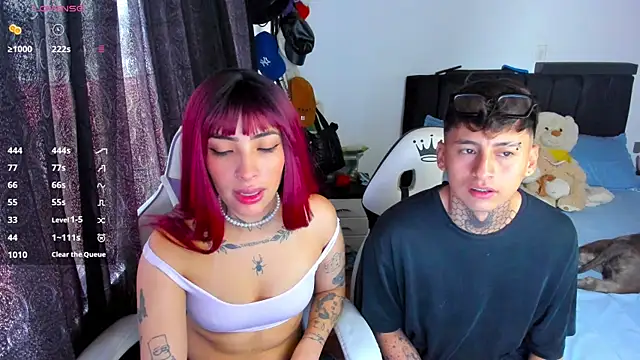 Snapshot of Alex_Sabrina chatting on 03/13/25, 02:33 Alex Sabrina online show from 03/13/25, 02:33