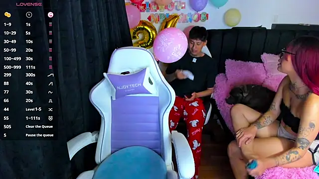 Snapshot of Alex_Sabrina chatting on 03/19/25, 12:04 Alex Sabrina online show from 03/19/25, 12:04