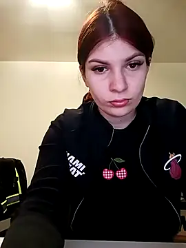 Snapshot of MeCherryy chatting on 04/23/26, 04:42 MeCherryy online show from 04/23/26, 04:42