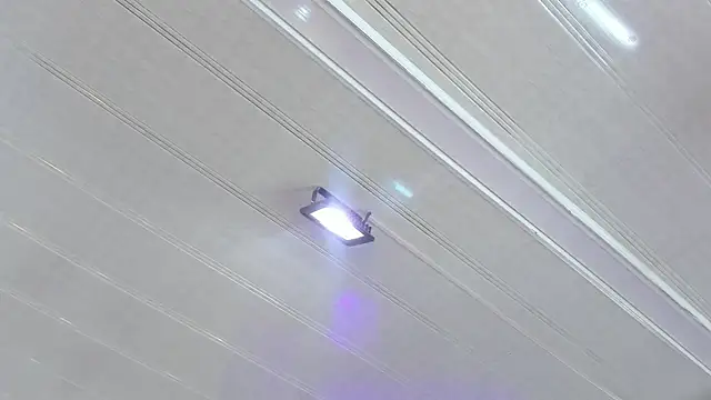 Pretty Johnson  online show from 10/31/25, 01:17