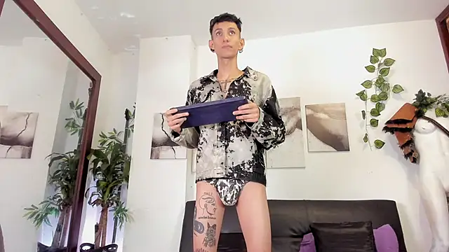 Snapshot of Giotrashy chatting on 10/13/25, 08:09 Giotrashy online show from 10/13/25, 08:09