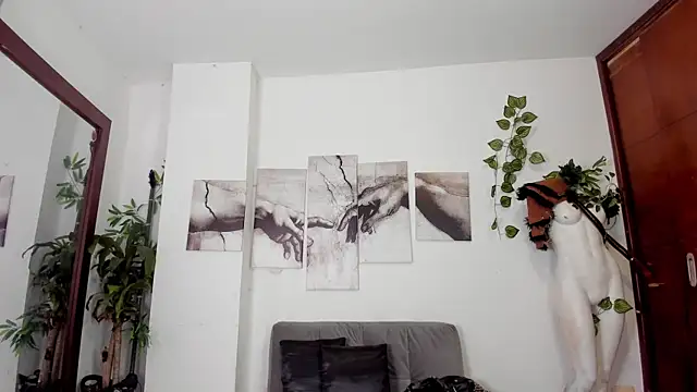 Snapshot of Giotrashy chatting on 10/18/25, 07:58 Giotrashy online show from 10/18/25, 07:58