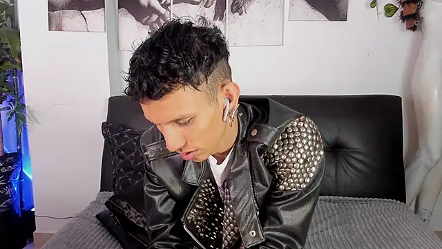 Snapshot of Giotrashy chatting on 10/22/25, 08:08 Giotrashy online show from 10/22/25, 08:08