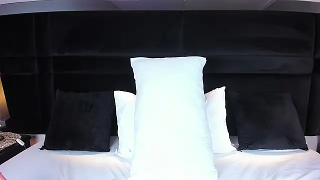 Snapshot of LauraCarther chatting on 12/14/25, 05:40 LauraCarther online show from 12/14/25, 05:40