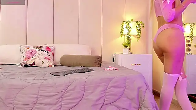 Snapshot of princesssammy2 chatting on 10/17/25, 12:01 princesssammy2 online show from 10/17/25, 12:01