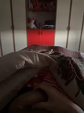 Snapshot of impaolo20 chatting on 12/01/25, 11:04 impaolo20 online show from 12/01/25, 11:04