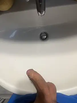 Snapshot of impaolo20 chatting on 12/18/25, 03:07 impaolo20 online show from 12/18/25, 03:07