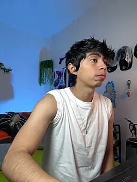 Snapshot of Yaiden_11 chatting on 10/05/25, 10:02 Yaiden 11 online show from 10/05/25, 10:02