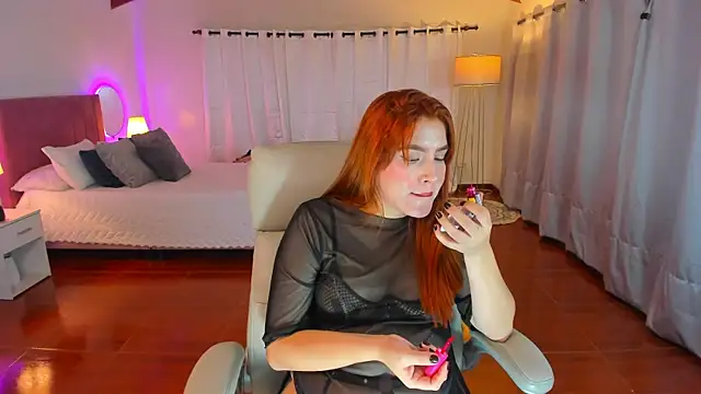 karla hill 28 online show from 10/31/25, 04:35