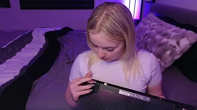 margot robbie7 online show from 05/20/26, 01:56