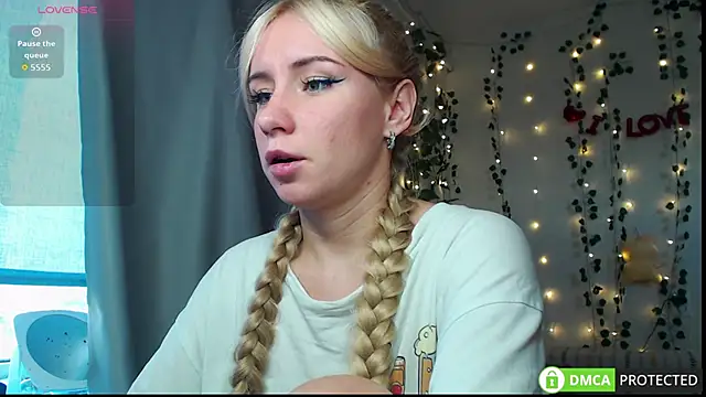 Mia  Kitty online show from 10/17/25, 12:30