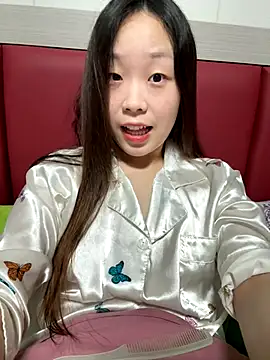 Snapshot of Minnie-66 chatting on 10/13/25, 10:26 Minnie-66 online show from 10/13/25, 10:26