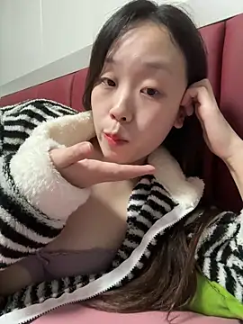 Snapshot of Minnie-66 chatting on 10/19/25, 12:06 Minnie-66 online show from 10/19/25, 12:06