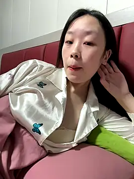 Snapshot of Minnie-66 chatting on 10/21/25, 01:23 Minnie-66 online show from 10/21/25, 01:23