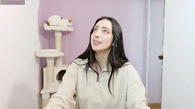 Snapshot of Rebbecawhite_meow chatting on 02/11/26, 11:21 Rebbecawhite meow online show from 02/11/26, 11:21
