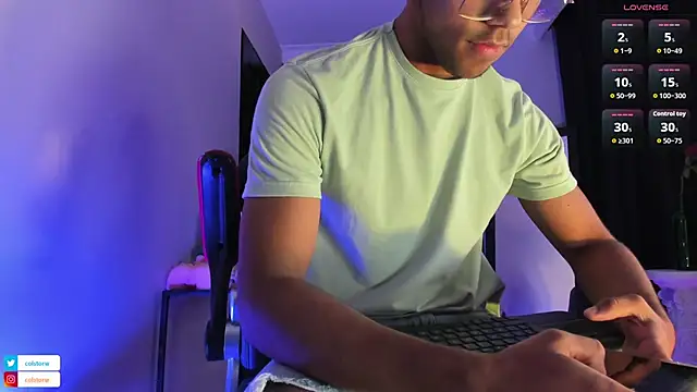 Snapshot of Colstorw_ chatting on 09/10/25, 01:00 Colstorw online show from 09/10/25, 01:00